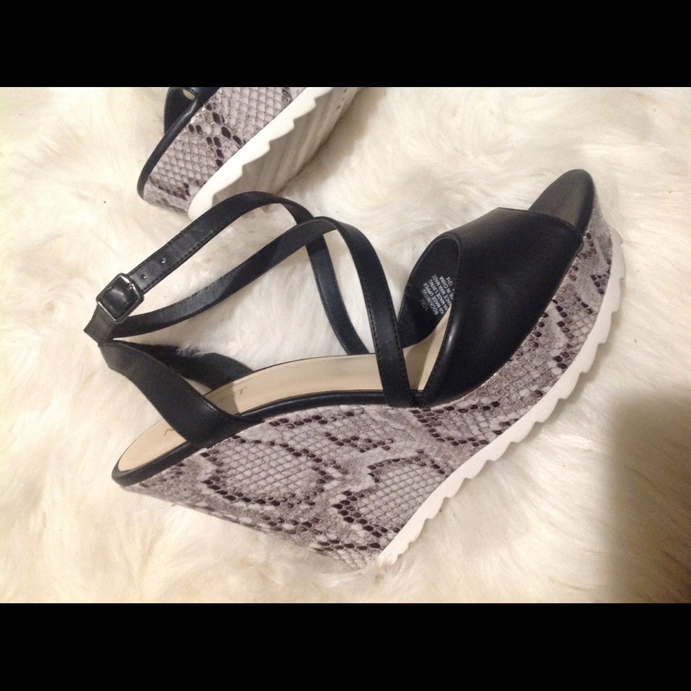 Nine West Black Strappy Wedge Sandals with Snakeskin Print - Picture 3 of 3